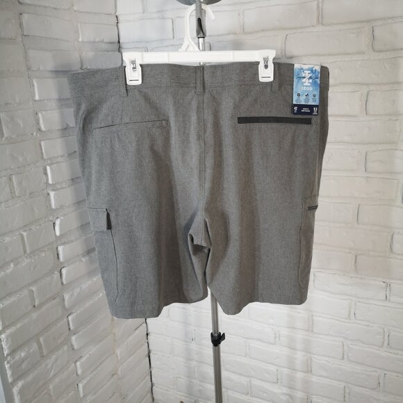 NWT Izod Men's Size 42 Grey 4 Way Stretch UPF50 Quick Dry Classic Fit Shorts - Picture 2 of 15